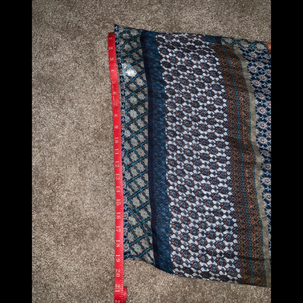 ✨SALE✨Blue patterned Infinity Scarf - Picture 3 of 4